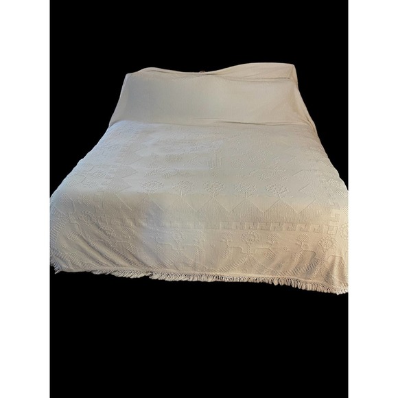 White QUEEN BEDSPREAD - Picture 2 of 15